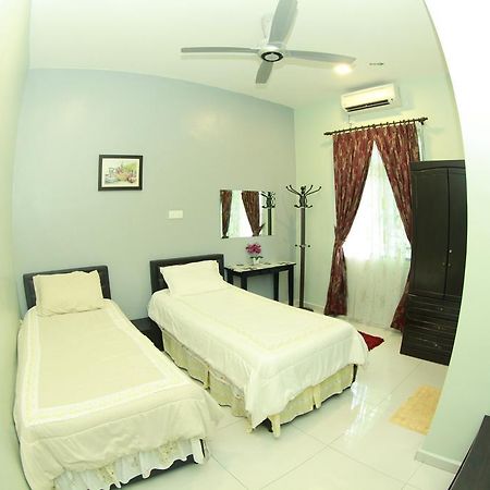 Twin Castle Homestay กัวลาปิลาห์ ภายนอก รูปภาพ