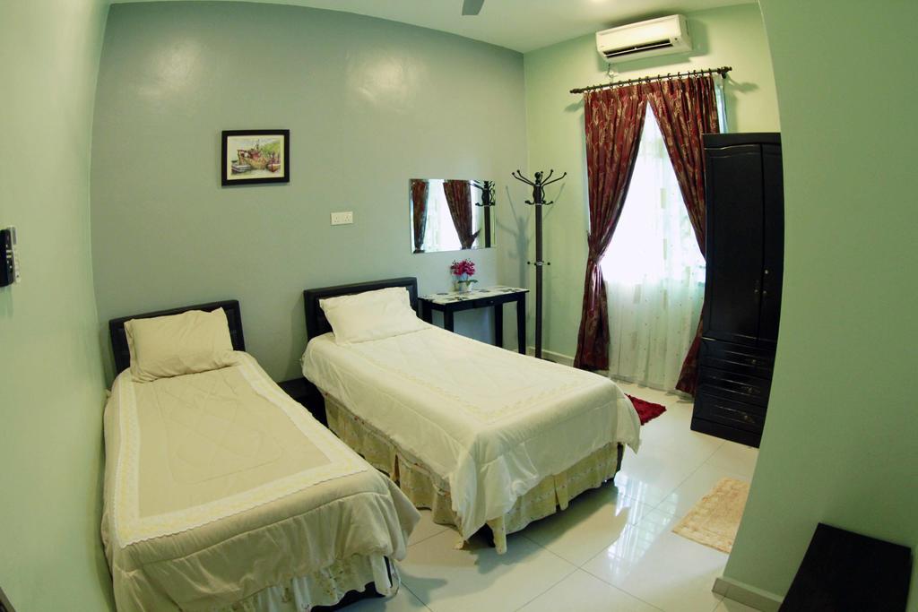 Twin Castle Homestay กัวลาปิลาห์ ภายนอก รูปภาพ